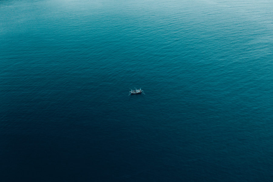 Bateau de pêche sur l'océan