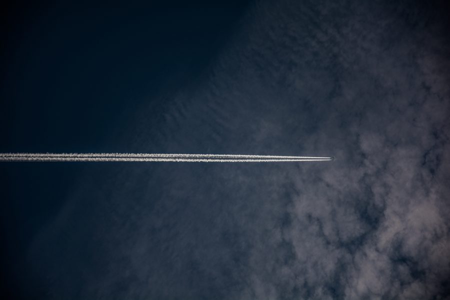 Avion qui vole dans l'air